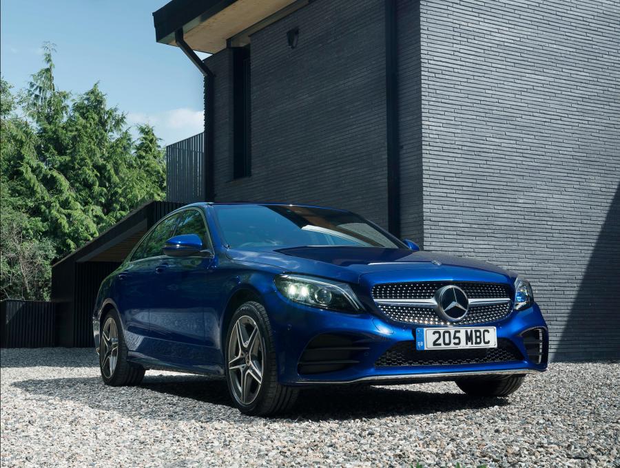  Mercedes-Benz C200 4Matic AMG Line (W205) 2018 года  (UK) (фото 1 из 41)